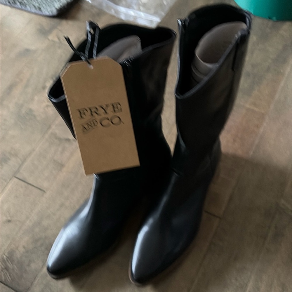 Frye pointed toe boots. Size 11. NWT